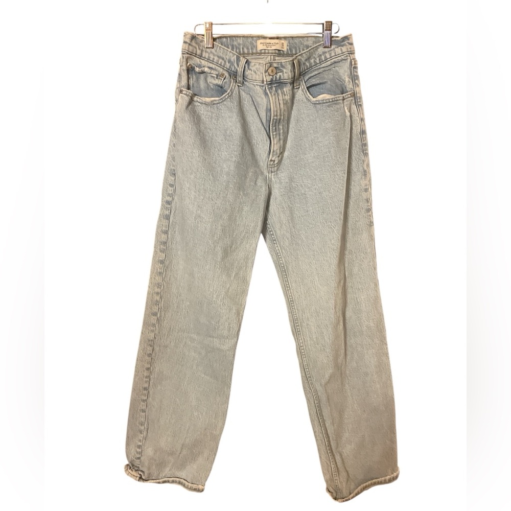 Abercrombie 90s Relaxed High Rise Jeans Light Wash Blue Denim Size 10 / 30 - Picture 2 of 7